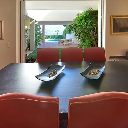 Eliza Villa *